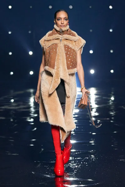 Look 48